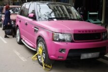 Huddah's-pink-Range-Rover