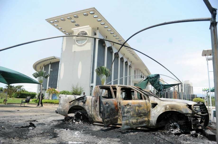 Liberville-Gabon-burned-cars